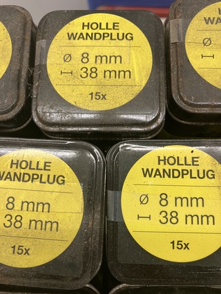 Ca. 580x Blik verpakkingen holle wand pluggen 8mm